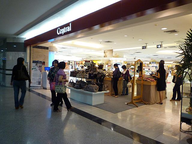 セントラルの店舗によっては日系のショップが入っていることもあります