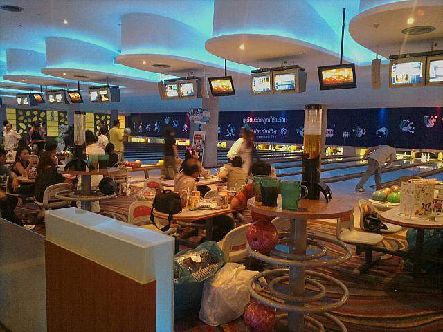 会社帰りによっていく会社員も多い