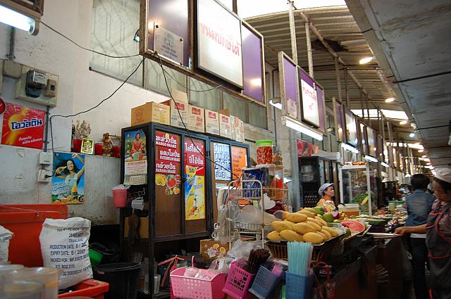 横並びになっていますが一応それぞれ独立したお店