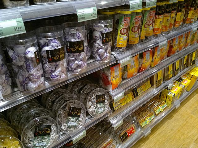 スーパーによって品揃えも色々で面白いです