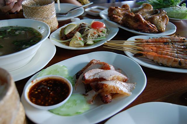 イサーン料理好きには堪らないメニューばかり