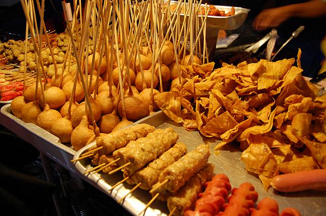 食べ物もちらほらありますよ。