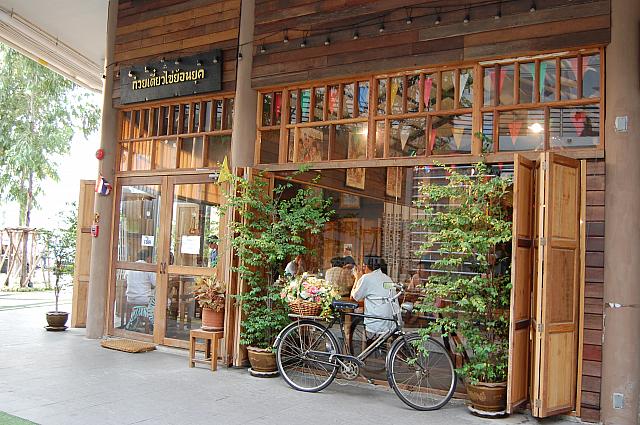 レトロなタイ料理はとても人気のようです