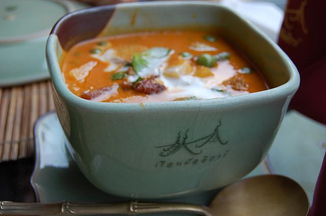 ダック入りのレッドカレーは甘さがちょうど良いカレーです
