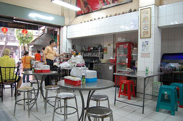 店内はとても広々です