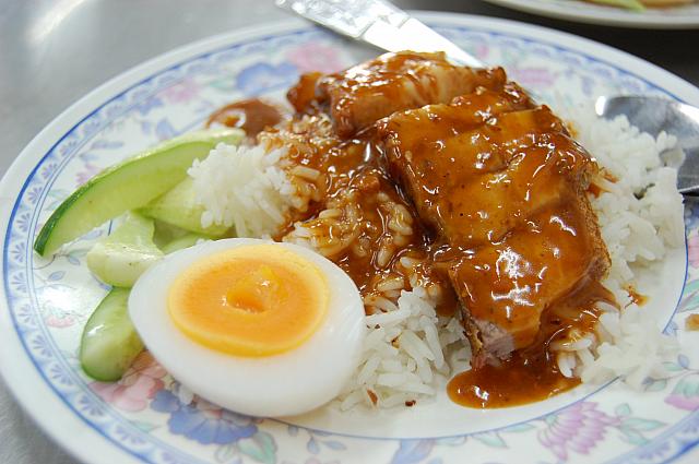 中間が半熟となっていてとっても美味しい卵が決めて
