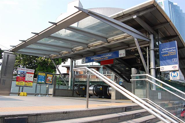タイランド カルチュラル センター（Thailand Cultural Centre）・・・タイ文化センター、エスプラネードへ