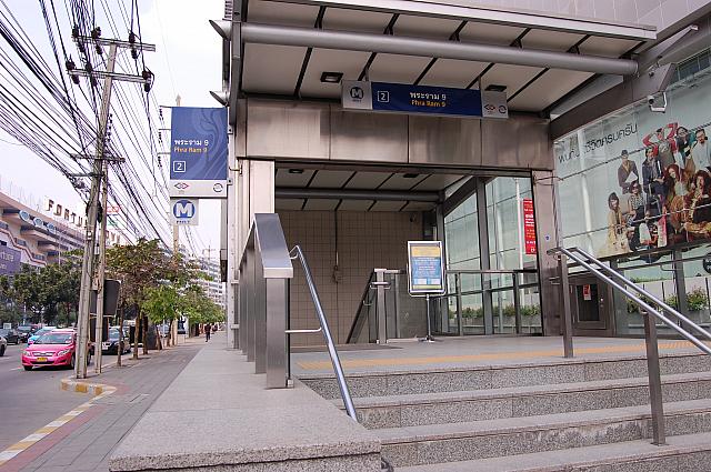 ラマ９世駅（Phra Ram 9）・・・セントラル・ラマ9世、フォーチュンタウン、ラマ9世通り