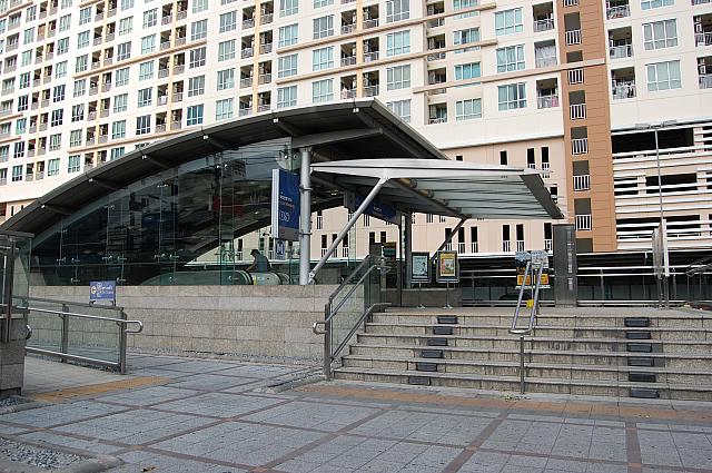 フアイクワン駅（Huai Khwang）・・・ラチャダーピセーク通り