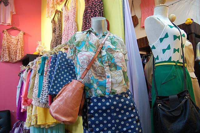 いろいろな物が売られている巨大マーケットです