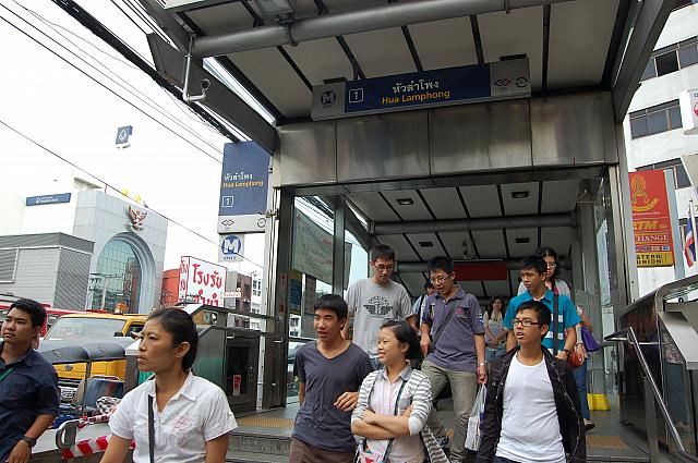 始発であり終点のフアランポーン駅
