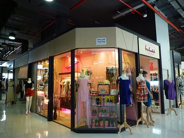 若い女子向けのタイらしいお店