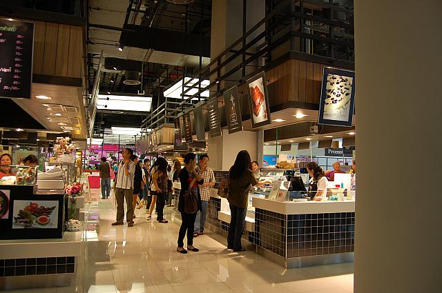 いくつもお店が密集していて選ぶの大変。