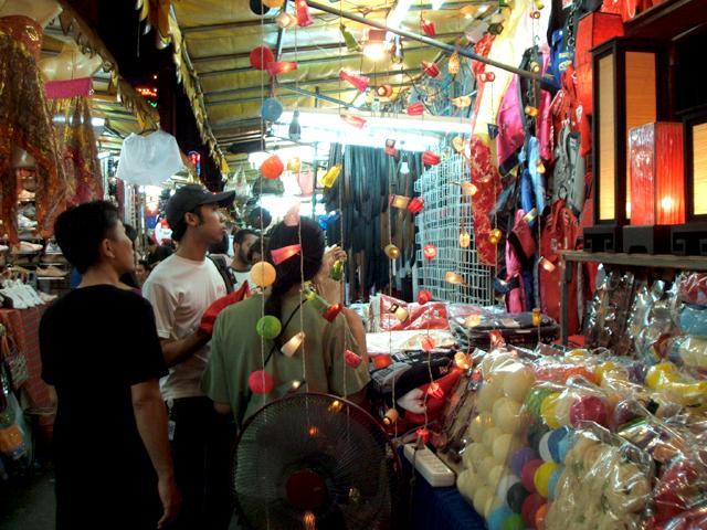 夜はパッポンナイトバザールで買い物