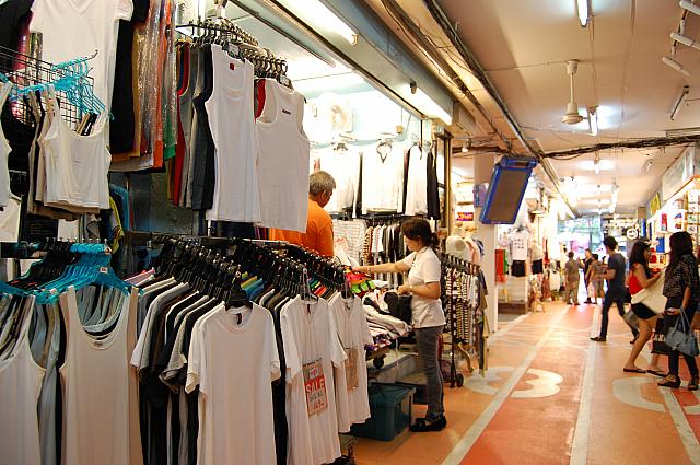 男性物の洋服もたくさん♪