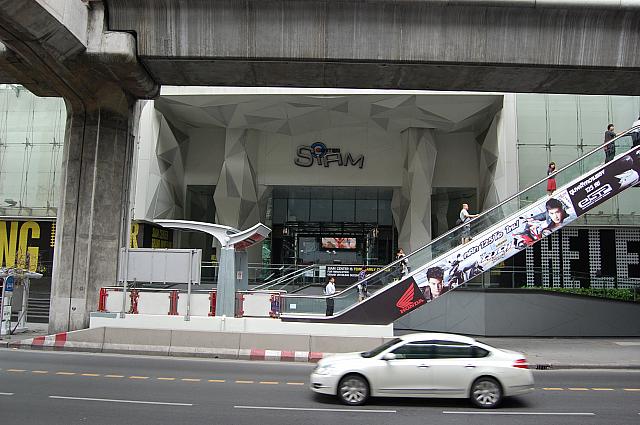 どこへ行くにも便利なサイアム駅