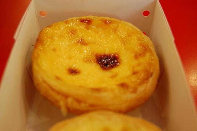 黄身のタルトと白身のタルトがあります