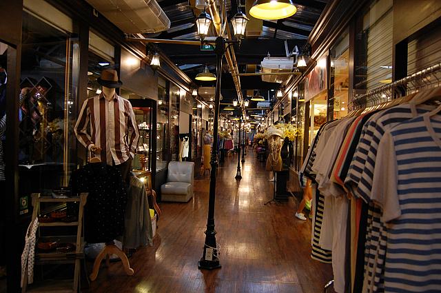 外国にいるような感じになる店内