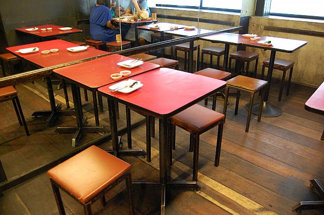 店内は座席も多いのでグループできても大丈夫です
