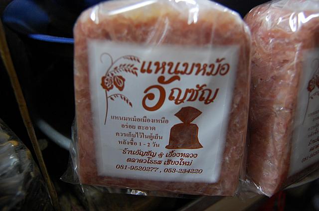 旅行で訪れたタイの人たちはチェンマイの食材を大量に買っていました。