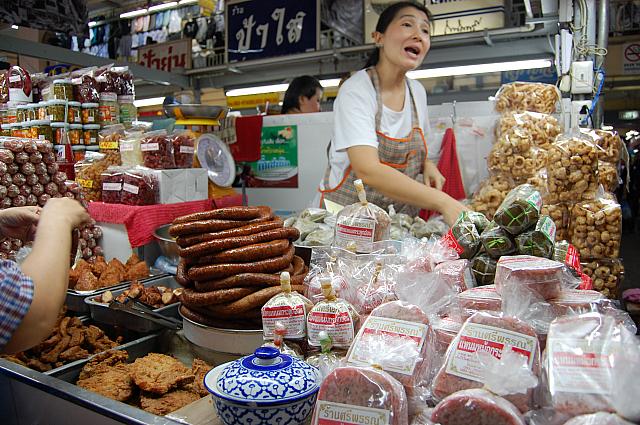 チェンマイ名物の食材が盛りだくさん