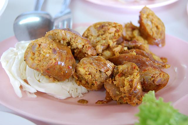 一度食べたら病みつきになる「チェンマイソーセージ」