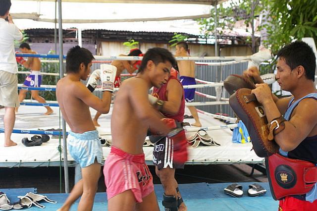 タイの格闘技を身をもって体験