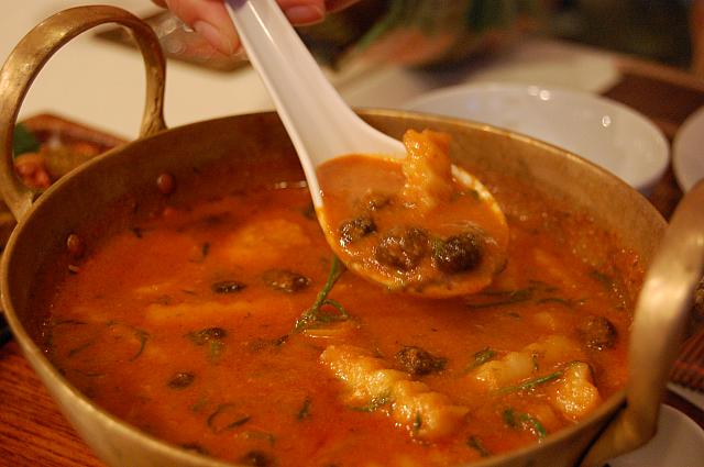食べ物も本場の味を大切にしていて、スパイスのパンチがきいています。