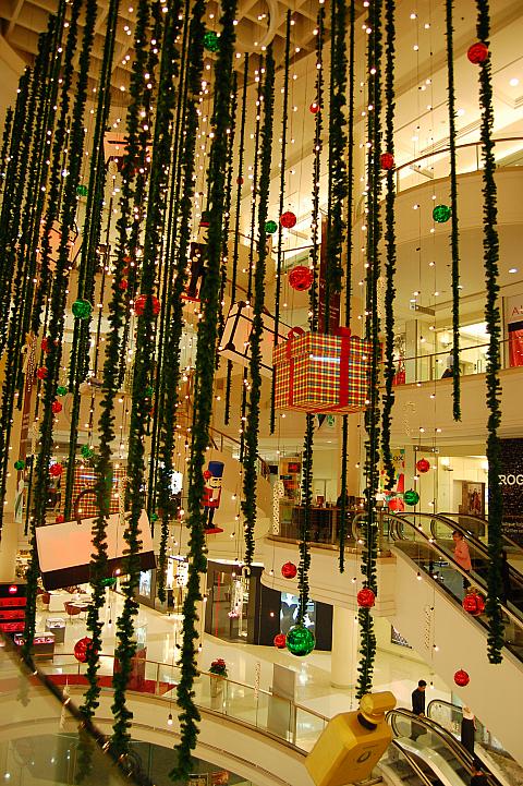 デパート内の冷房のせいかクリスマスの雰囲気バッチリです！