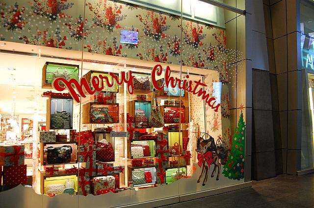 飲食店のほかショップなどでもクリスマスモードです