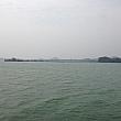 バンコクから車で南東に約５時間、さらに舟に乗り約1時間で到着したのが、タイで２番目に大きな島「チャーン島」です！