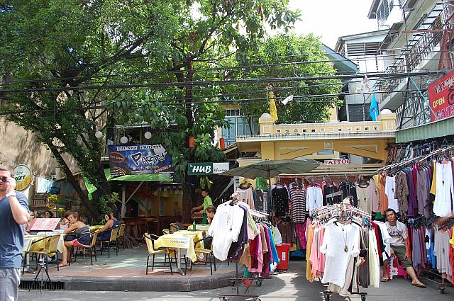 オープンエアでも、なるべく日差しは少なめのお店を選ぶといいでしょう。