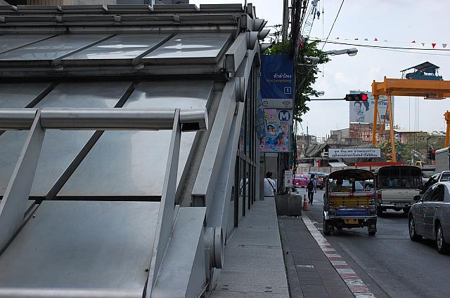 「MRTフアランポーン駅」からは中華街ヤワラートが近いです