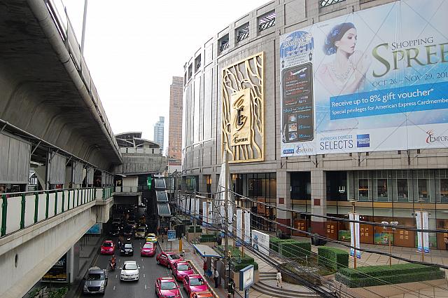 アソーク駅、スクンビット駅から徒歩でも行くことのできるプロンポン