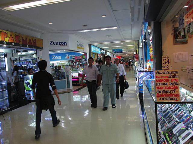 携帯などの販売フロア