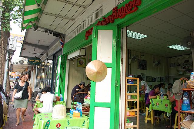 外国人が多いというのはタイではかなり有名なお店ということです