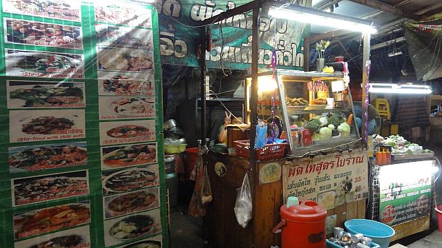 野菜や肉などの材料が置いてあるお店はたいてい何でも作ってくれます