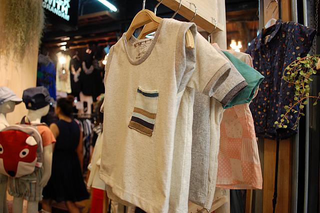 洋服や靴屋さんは試着していい店がほとんどですので、買う前に一度サイズをチェックしておきましょう。