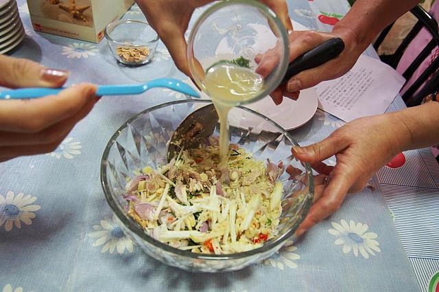調味料も加えて、まぜまぜ