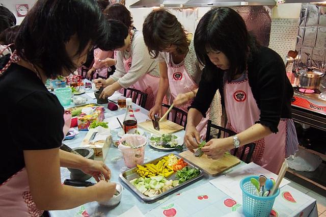 生徒さんは主婦の方が多く、手際がいいです！