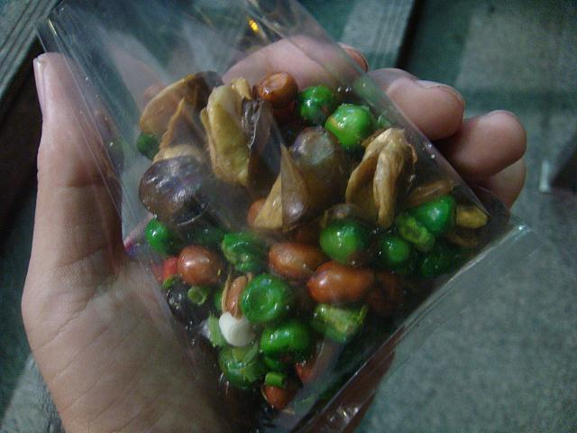 3種類の豆をミックスしてこの量で40バーツ