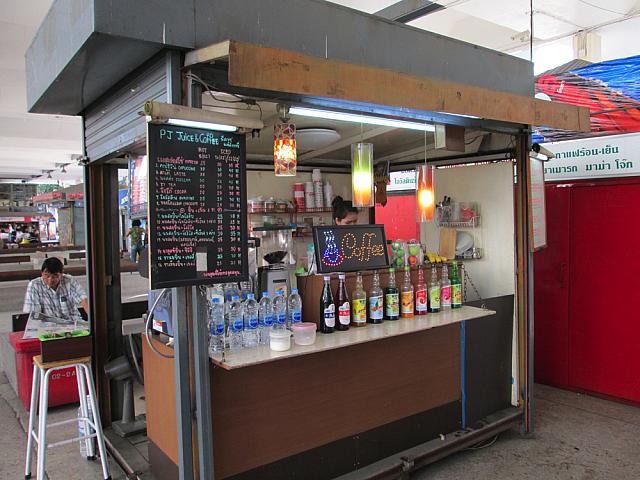 乗り場横のコーヒーショップ