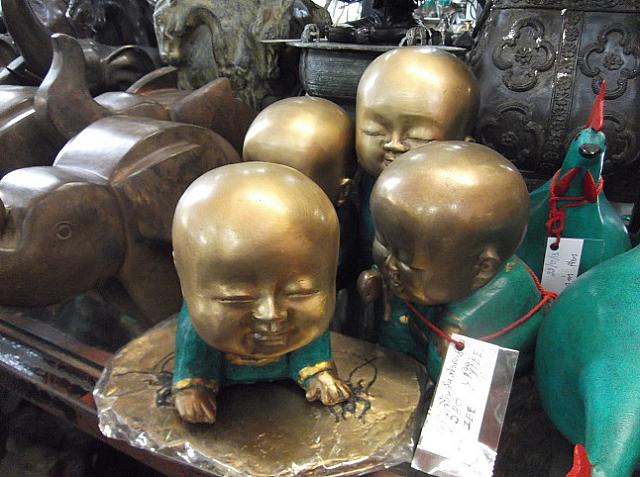 こんな置物が…　何か恐いです