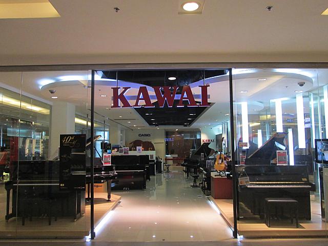 クラシックが好きな方にはカワイピアノのお店を覗いてみては