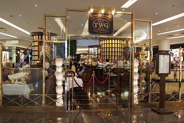 ラグジュアリーなお店のつくり。