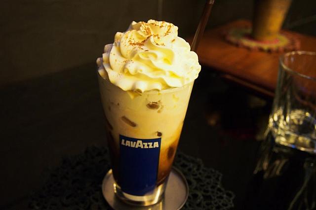 豪華なカフェラテ。