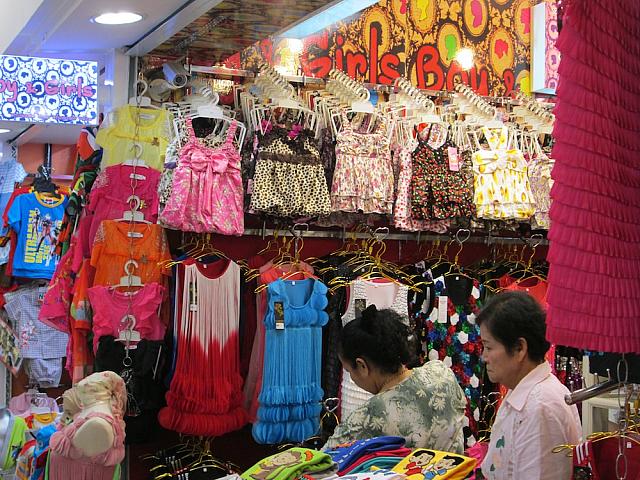 かわいい子供服もあります