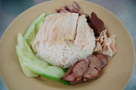 「カオマンガイ」鶏の旨みをあますことなく味わえる一品