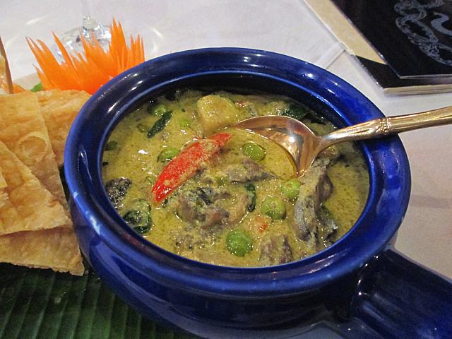 「グリーンカレー」タイカレーといったら、これ！ココナッツミルクたっぷりのグリーンカレー。辛いです