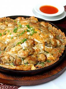 ホイトート。牡蠣のお好み焼きのようなイメージです。美味しい！